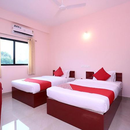 Oyo 13577 Tkr Metro Residency Hotel Kochi Exterior photo